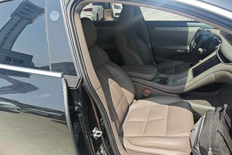 Used IM L6 2025 Ultra Model Right Front Seat