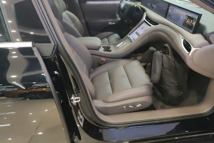 Used IM L6 2025 Ultra Model Right Front Seat