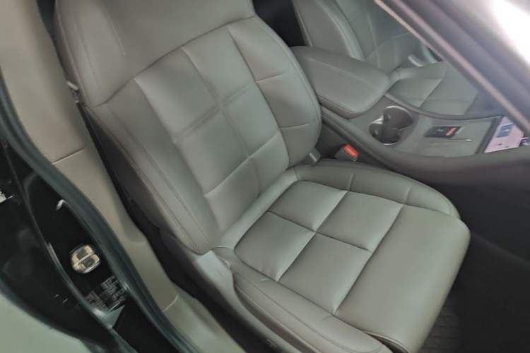 Used IM L6 2025 Max+ Right Front Seat