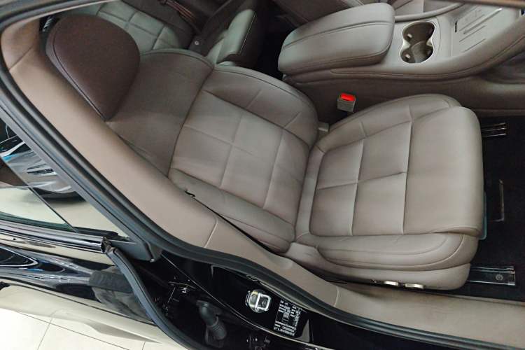 Used IM L6 2025 Ultra Model Right Front Seat