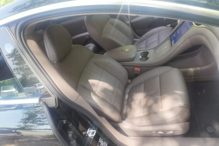 Used IM L6 2025 Ultra Model Right Front Seat