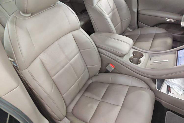 Used IM L6 2025 Ultra Model Right Front Seat