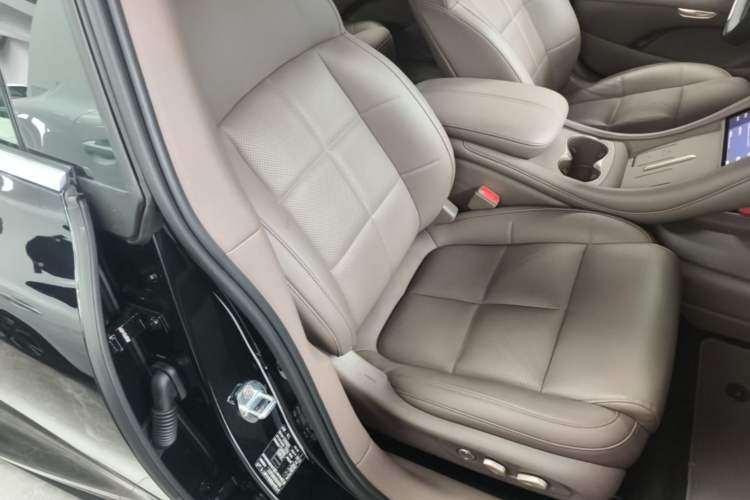 Used IM L6 2025 Ultra Model Right Front Seat