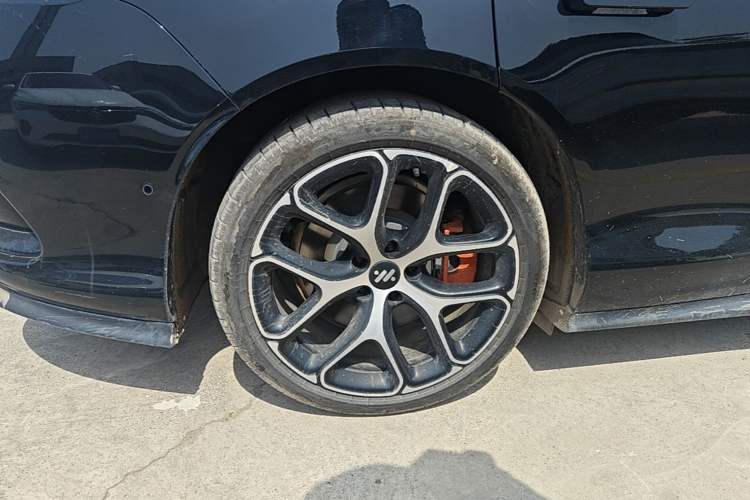 Used IM L6 2025 Ultra Model Right Rear Wheel Hub