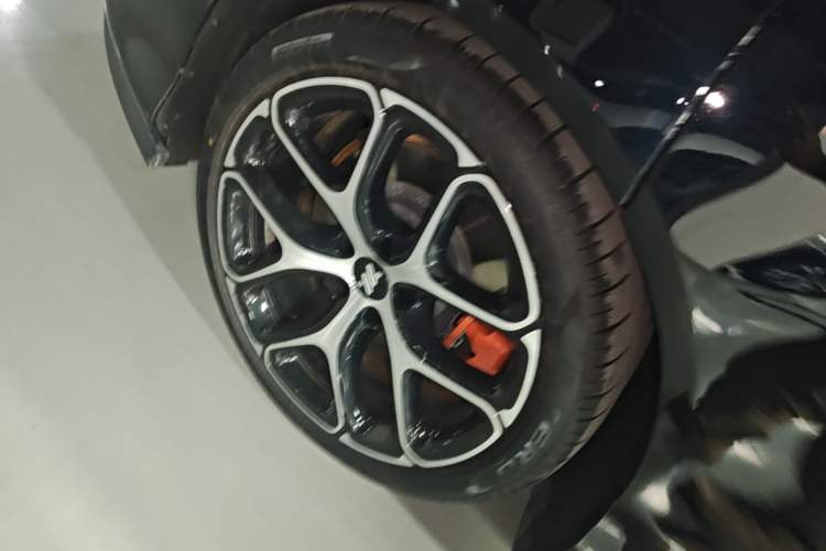 Used IM L6 2025 Max+ Right Rear Wheel Hub
