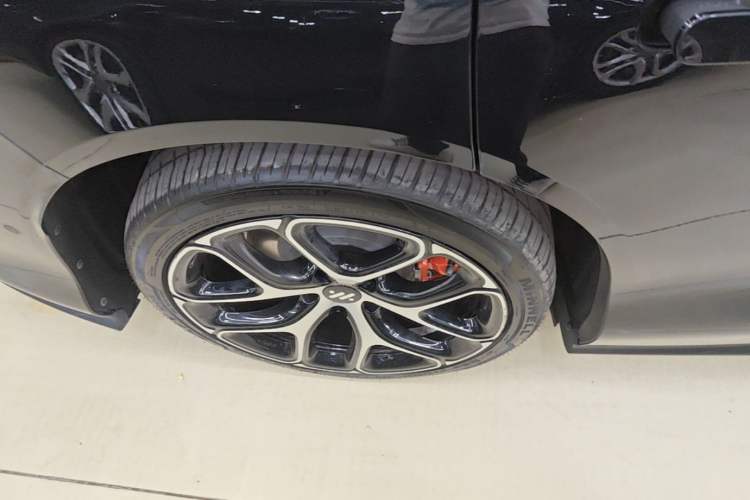Used IM L6 2025 Ultra Model Right Rear Wheel Hub