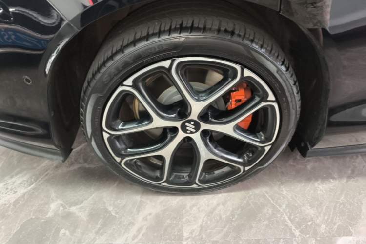 Used IM L6 2025 Ultra Model Right Rear Wheel Hub