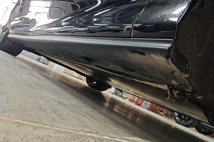 Used IM L6 2025 Ultra Model Right Side Sill