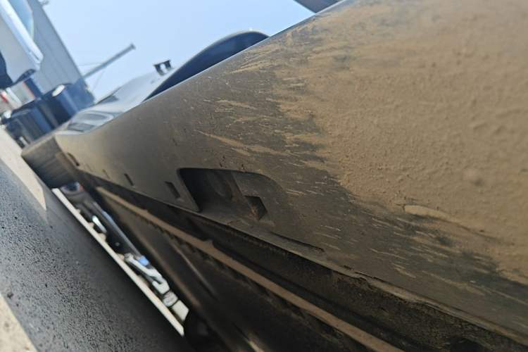 Used IM L6 2025 Ultra Model Right Side Sill