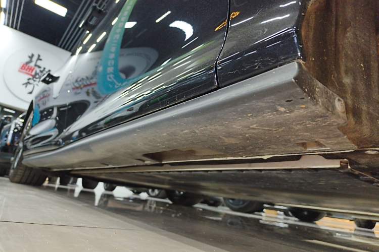 Used IM L6 2025 Ultra Model Right Side Sill