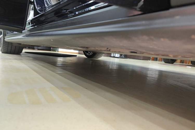 Used IM L6 2025 Ultra Model Right Side Sill