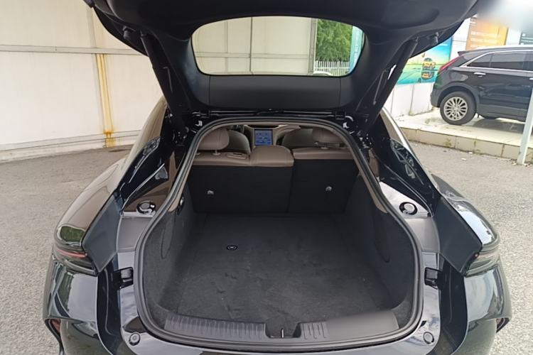 Used IM L6 2025 Ultra Model Trunk