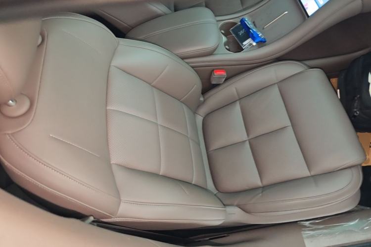 Used IM L6 2025 Ultra Model Right Front Seat