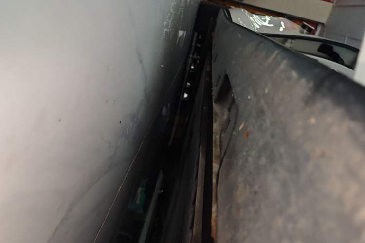 Used IM L6 2025 Ultra Model Right Side Sill