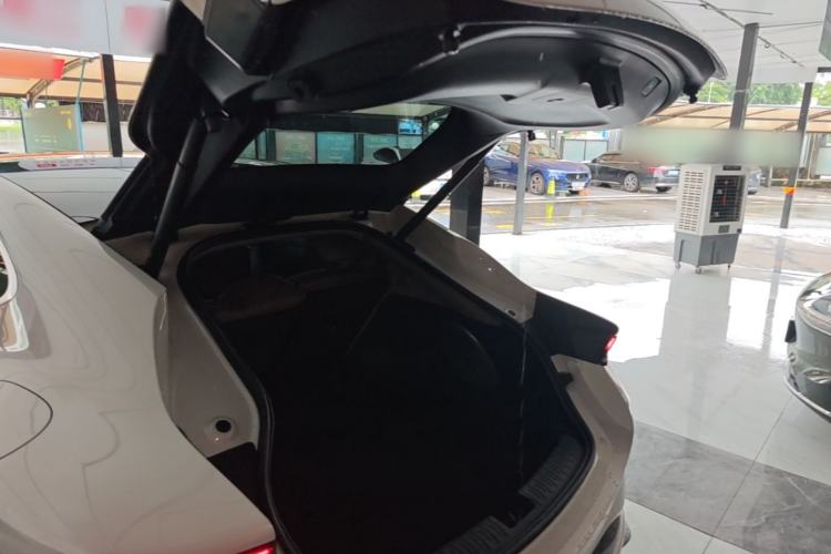 Used IM L6 2025 Ultra Model Trunk