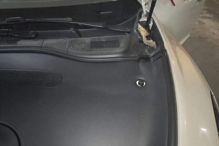 Used IM L6 2025 Max Engine Bay Left
