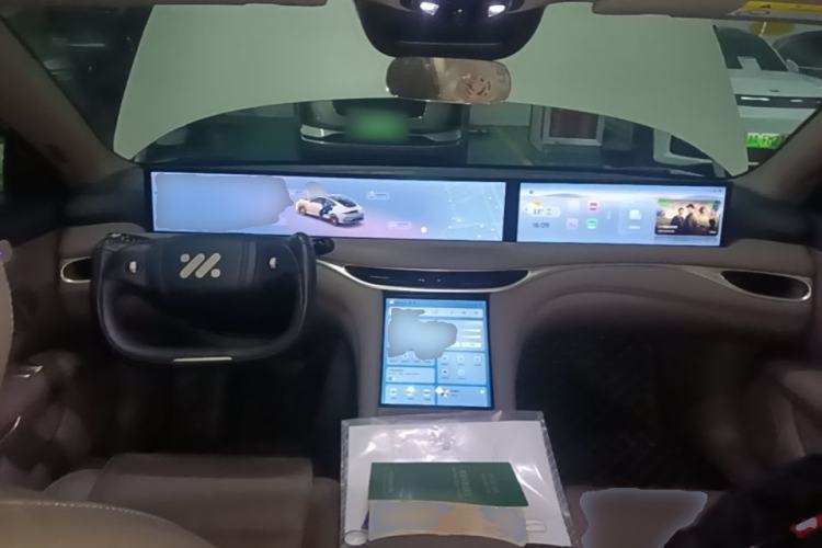 Used IM L6 2025 Ultra Model Center Console
