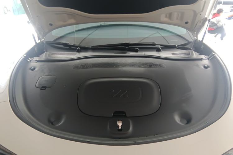 Used IM L6 2025 Ultra Model Engine Bay