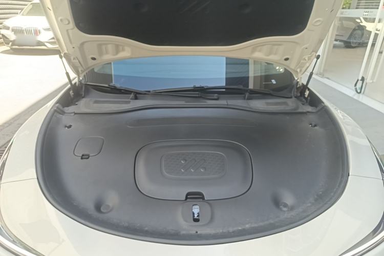Used IM L6 2025 Ultra Model Engine Bay