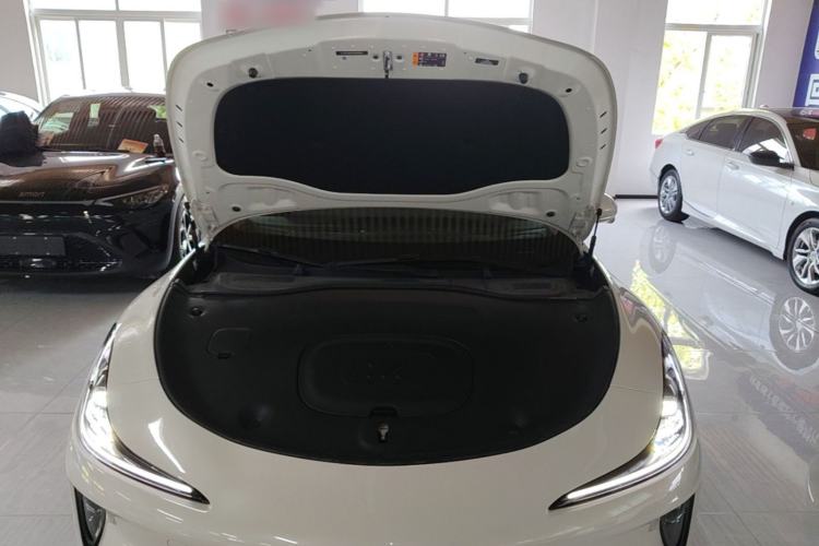 Used IM L6 2025 Ultra Model Engine Bay