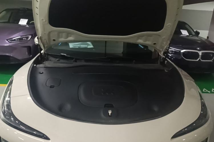 Used IM L6 2025 Ultra Model Engine Bay