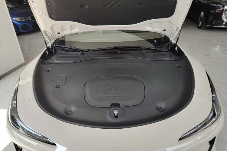Used IM L6 2025 Pro Max model Engine Bay