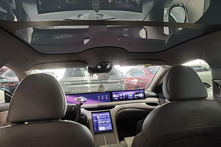 Used IM L6 2025 Ultra Model Headliner
