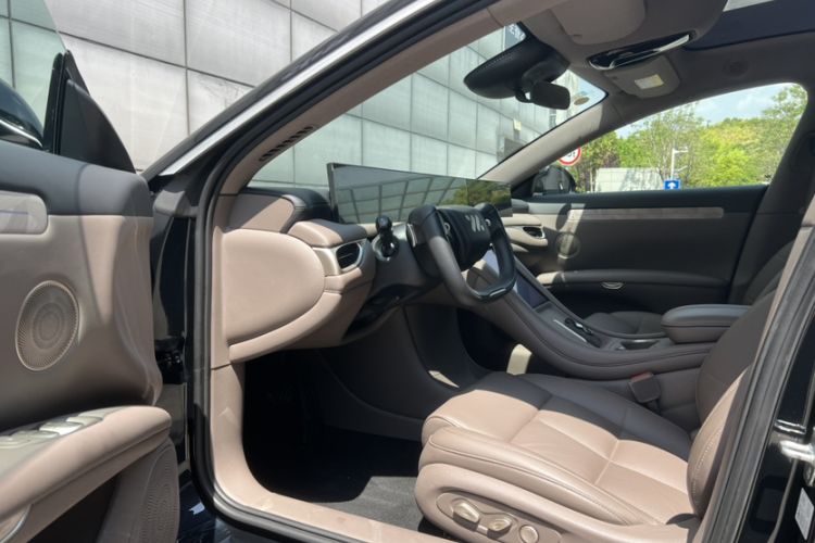 Used IM L6 2025 Ultra Model Interior 3