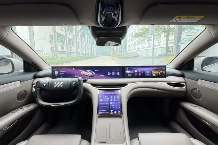 Used IM L6 2025 Ultra Model Interior 5