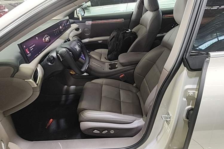 Used IM L6 2025 Ultra Model Left Front Seat