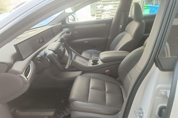Used IM L6 2025 Ultra Model Left Front Seat