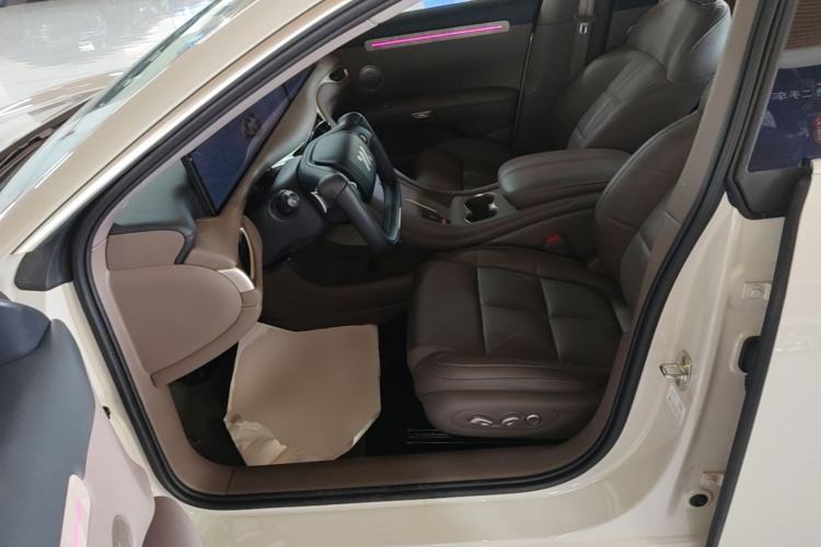 Used IM L6 2025 Ultra Model Left Front Seat