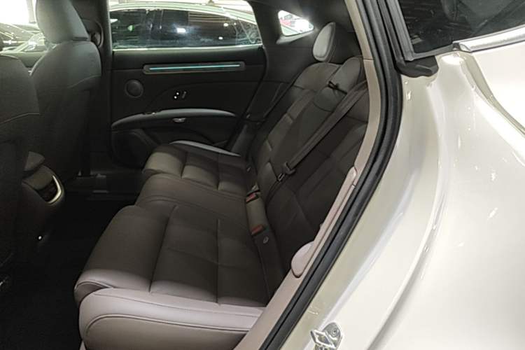 Used IM L6 2025 Ultra Model Left Rear Seat
