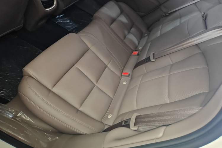 Used IM L6 2025 Ultra Model Left Rear Seat