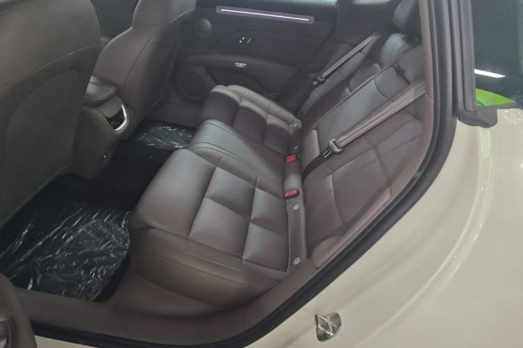 Used IM L6 2025 Ultra Model Left Rear Seat