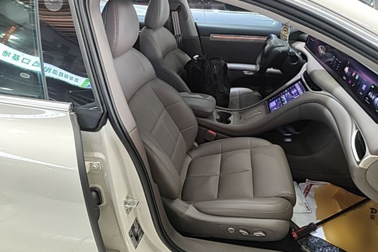 Used IM L6 2025 Ultra Model Right Front Seat