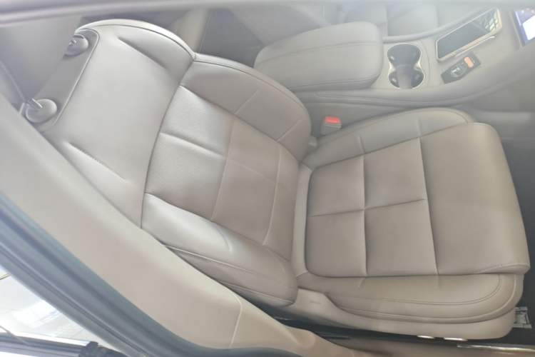 Used IM L6 2025 Ultra Model Right Front Seat