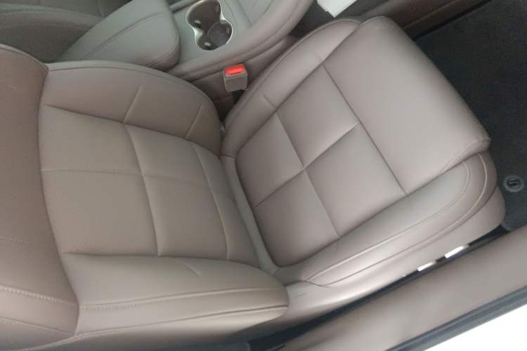 Used IM L6 2025 Ultra Model Right Front Seat