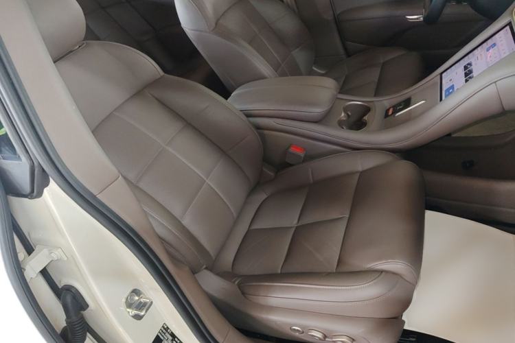 Used IM L6 2025 Ultra Model Right Front Seat