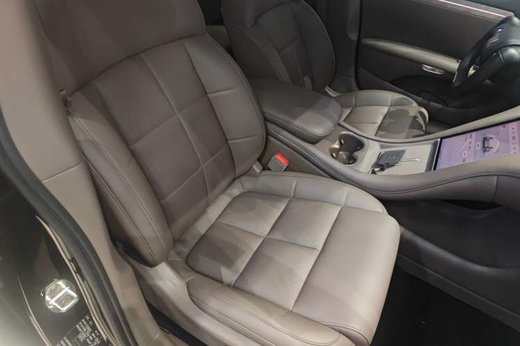Used IM L6 2025 Ultra Model Right Front Seat