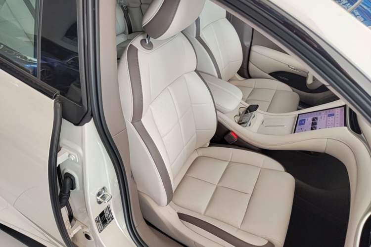 Used IM L6 2025 Pro Max model Right Front Seat