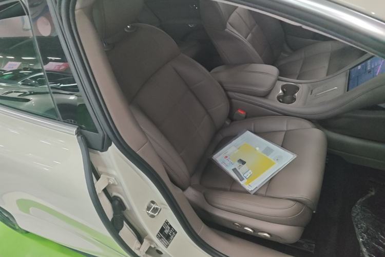 Used IM L6 2025 Ultra Model Right Front Seat