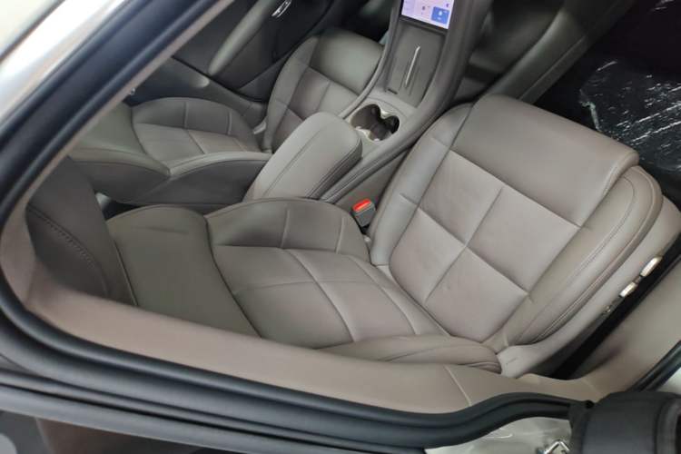 Used IM L6 2025 Ultra Model Right Front Seat