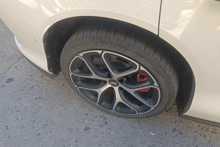 Used IM L6 2025 Ultra Model Right Rear Wheel Hub