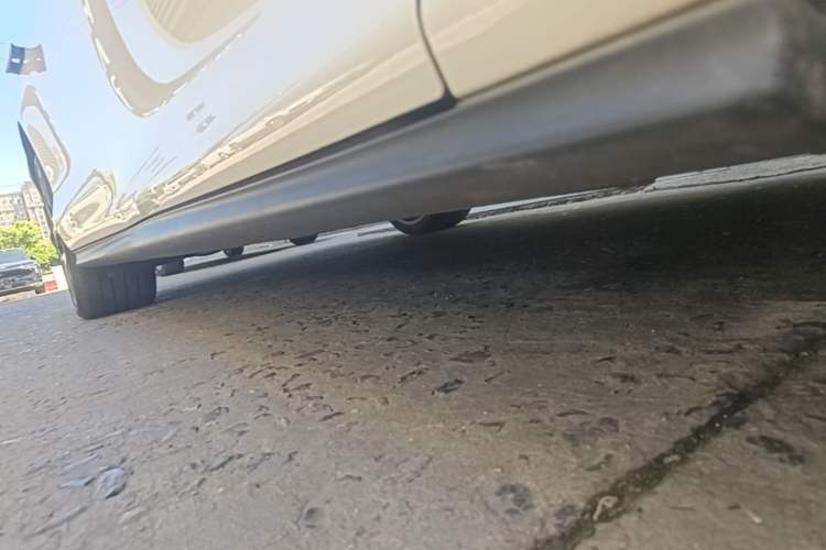 Used IM L6 2025 Ultra Model Right Side Sill
