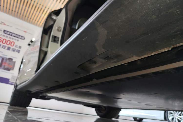 Used IM L6 2025 Ultra Model Right Side Sill
