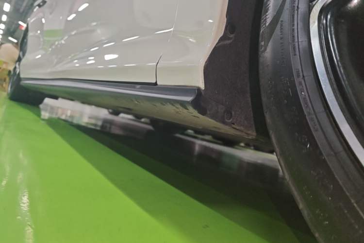 Used IM L6 2025 Ultra Model Right Side Sill