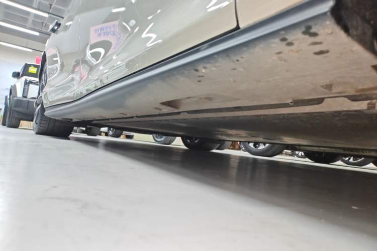 Used IM L6 2025 Ultra Model Right Side Sill