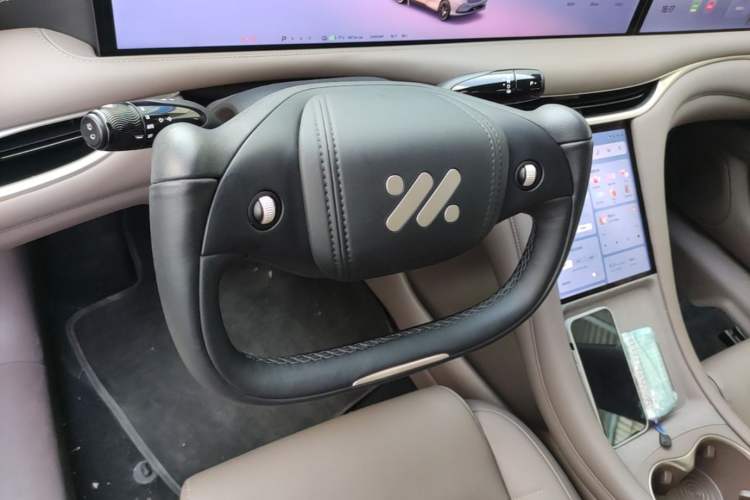 Used IM L6 2025 Ultra Model Steering Wheel
