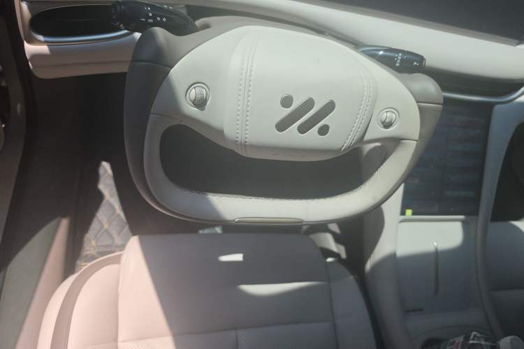 Used IM L6 2025 Max Steering Wheel